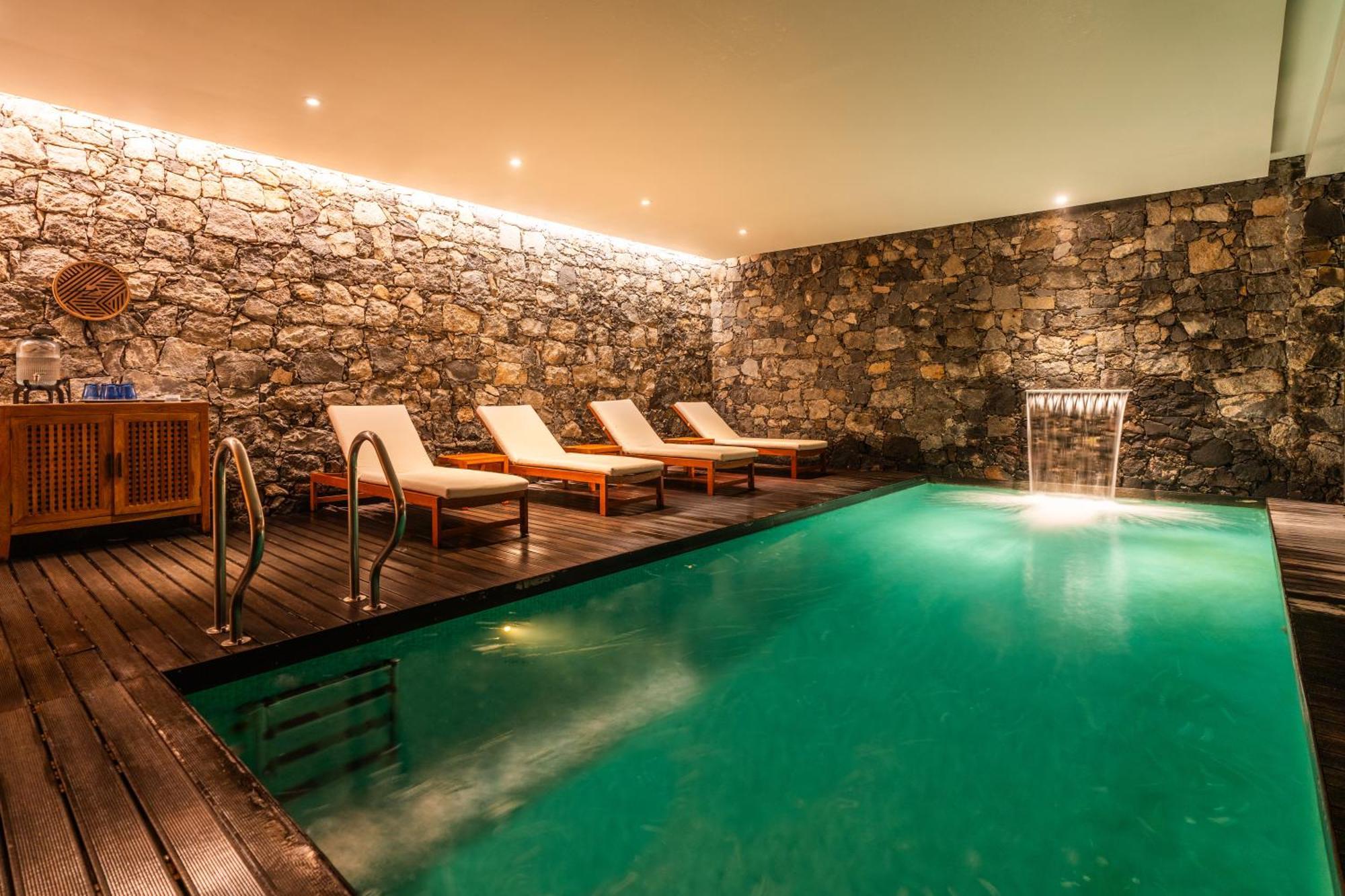 Sensi Azores Nature And Spa Ginetes Buitenkant foto The swimming pool at the hotel