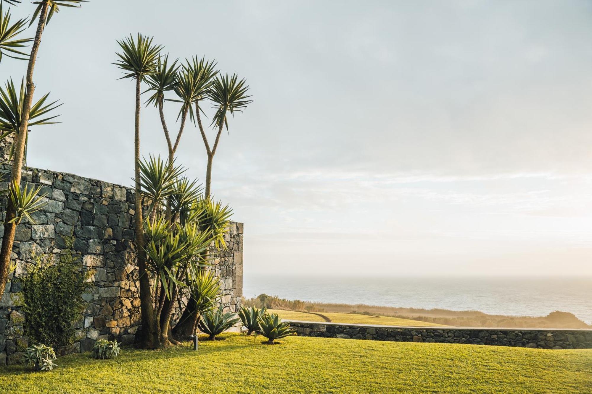 Sensi Azores Nature And Spa Ginetes Buitenkant foto The garden of the house