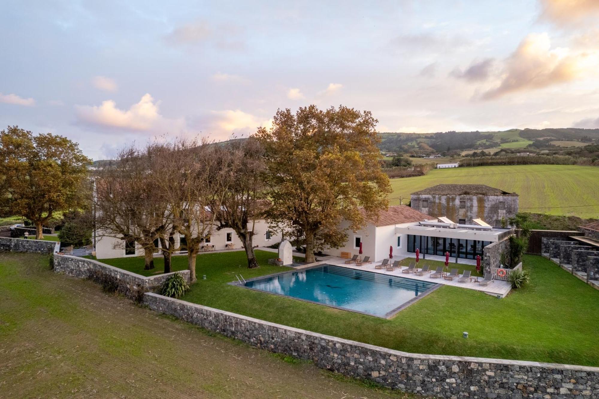 Sensi Azores Nature And Spa Ginetes Buitenkant foto The swimming pool at the hotel