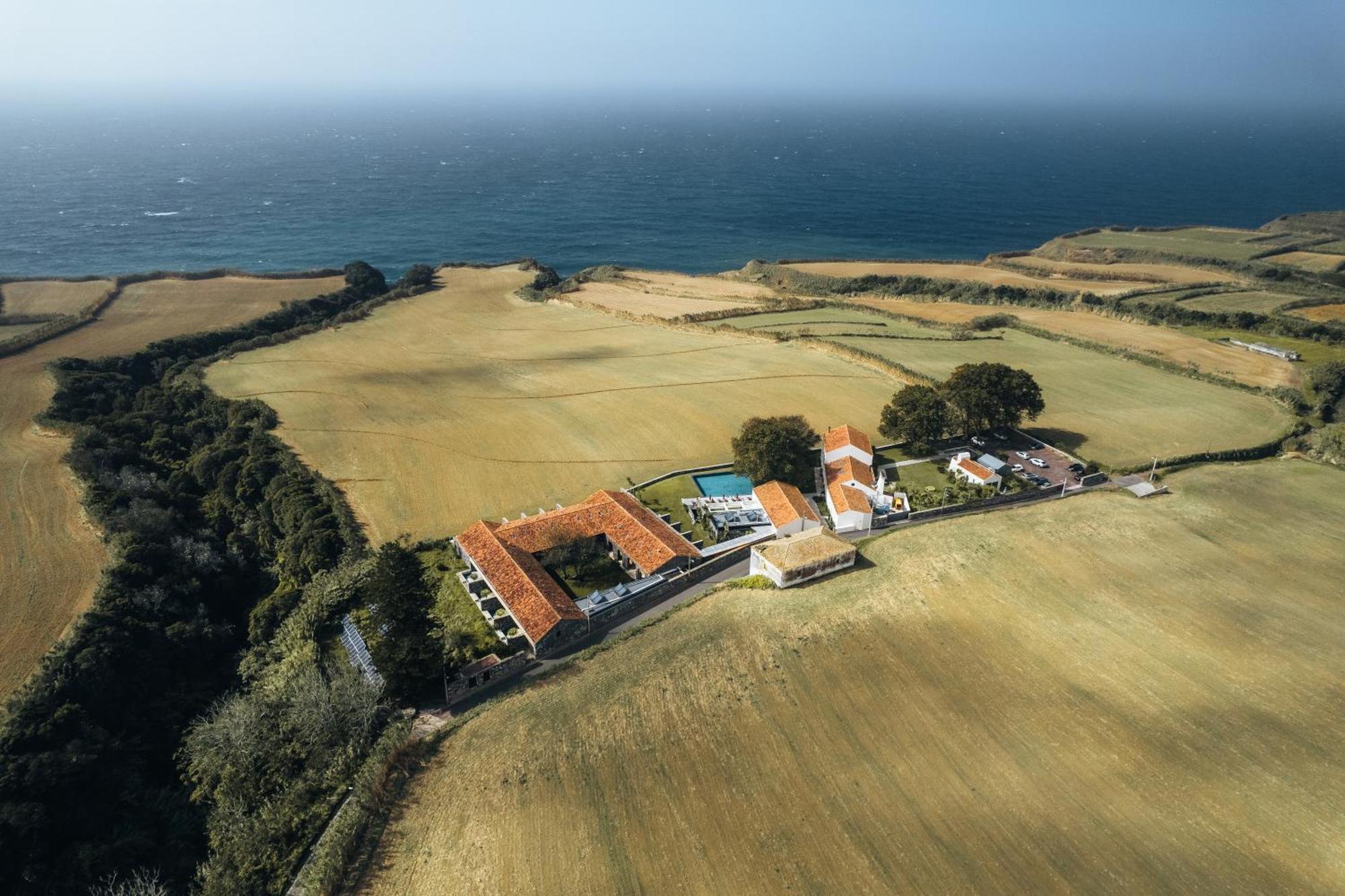 Sensi Azores Nature And Spa Ginetes Buitenkant foto Aerial view of the village