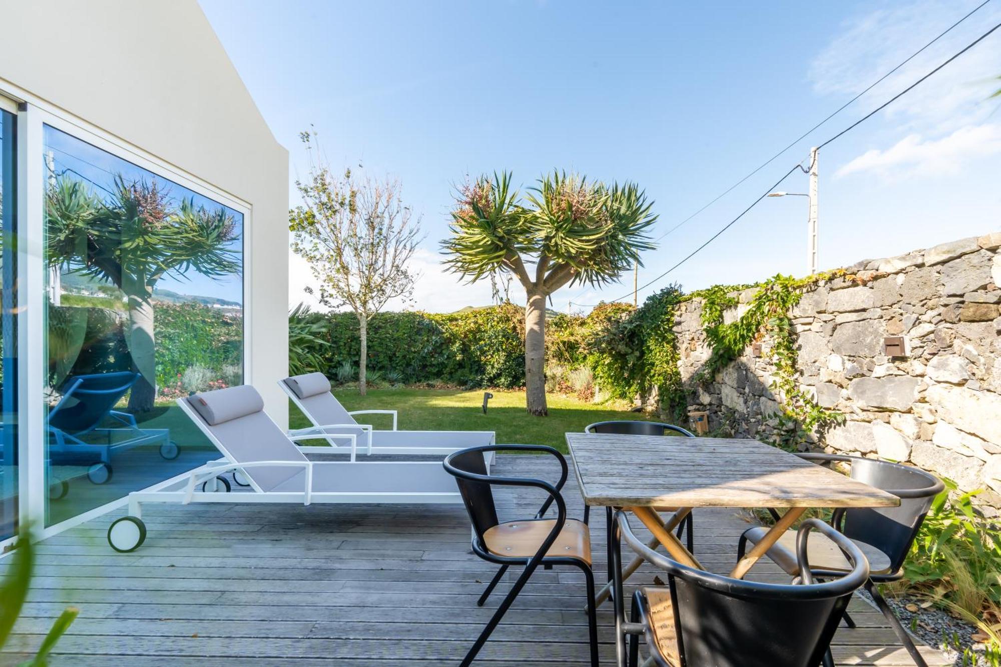 Sensi Azores Nature And Spa Ginetes Buitenkant foto The garden of the house