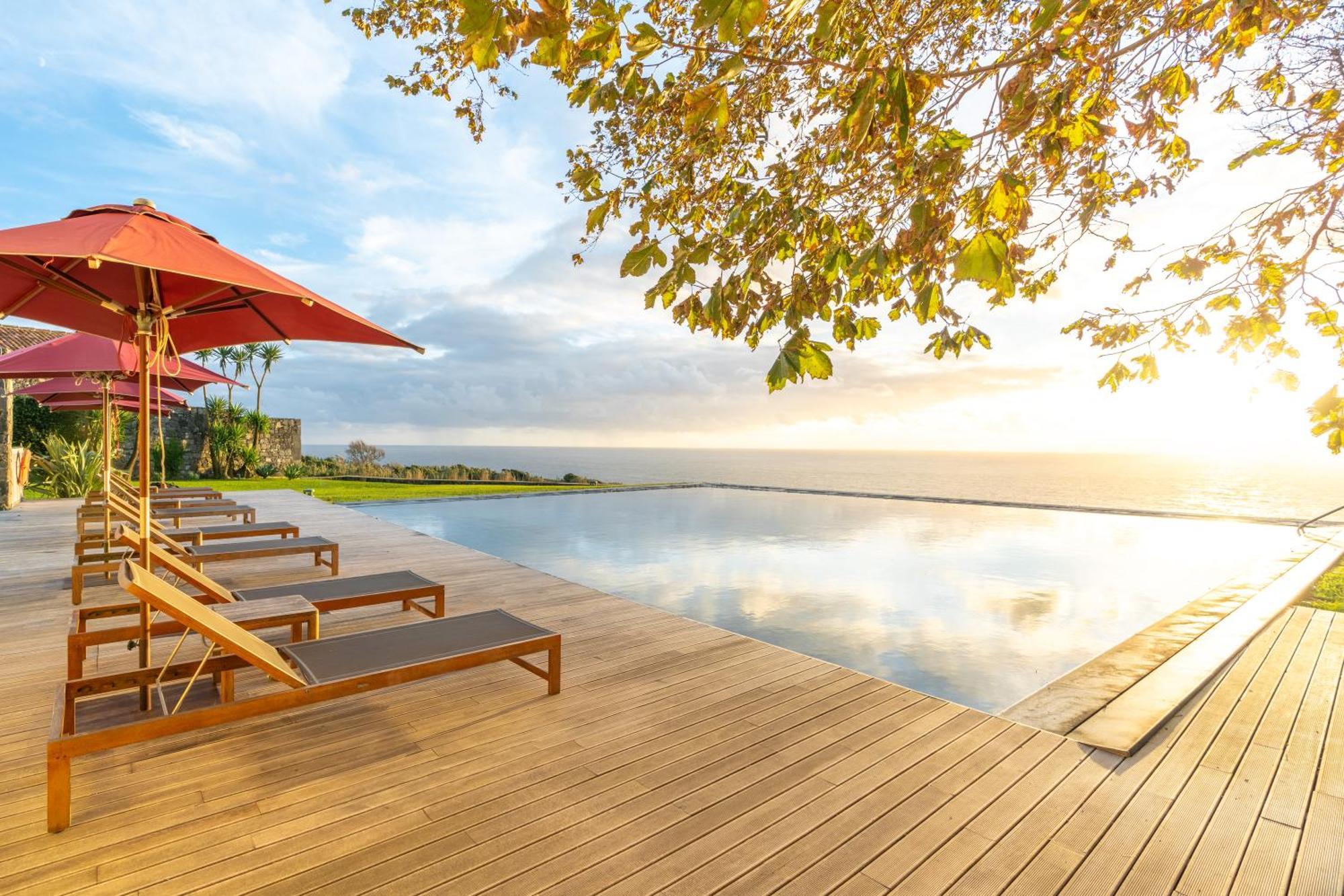 Sensi Azores Nature And Spa Ginetes Buitenkant foto Infinity pool at the resort